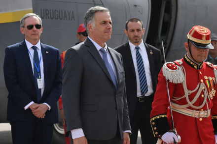 남미에서 베이징으로… 우루과이 대통령, 첫 방중 외교 일정 시작