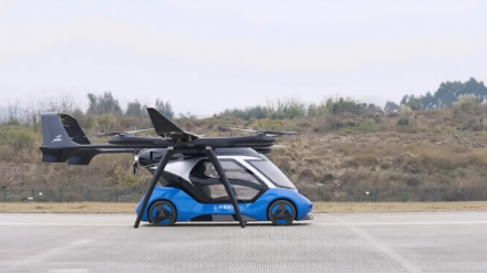 날면 비행기, 내려오면 자동차… 중국 ‘하늘 나는 차’ 첫 비행