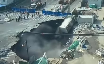 상하이 지하철 공사장 또 붕괴…“누수 뒤 지반 침하”