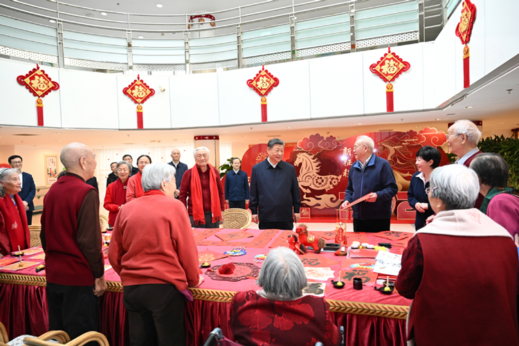 침실·부엌까지 살핀 시진핑… 명절 민생 행보에 담긴 메시지