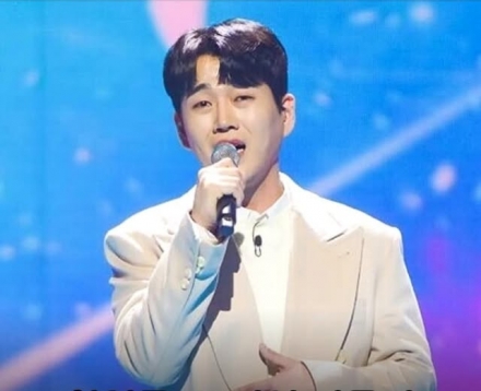 황영웅, 학폭 논란 3년 만에 공개 무대 복귀