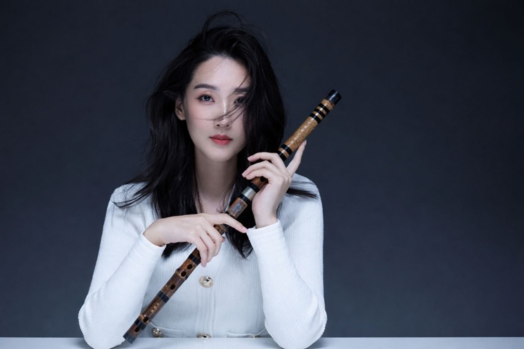 피리 하나로 공원 채운 ‘국민 딸’ 쑨추보