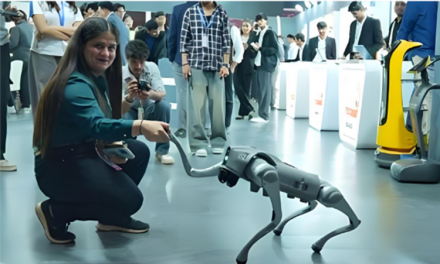 자체 개발이라더니 ‘메이드 인 차이나’… 인도 로봇개 논란