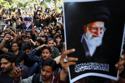 이란 “하메네이 암살, 피로 갚을 것… 미·이스라엘 범죄 정권 제거”