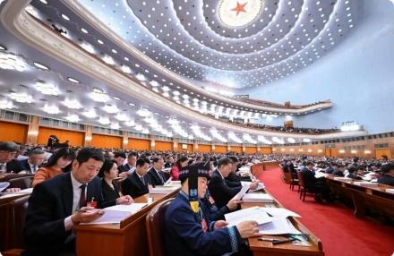 중국 양회 폐막… 지방 실세 첫 부상, 고위층 결석, 군부 상장 급감이 드러낸 권력 지형 변화