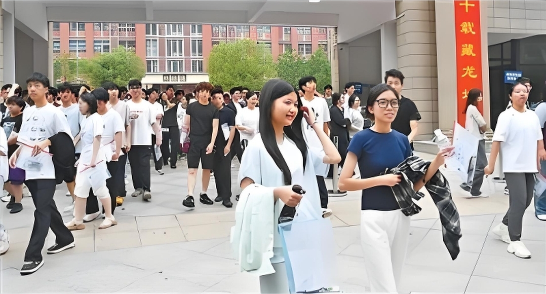 1290만 명의 도전, 320억 위안의 시장…中 '가오카오 경제' 후끈