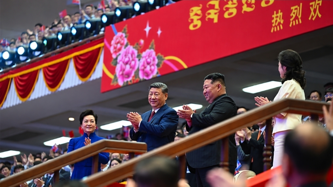 시진핑·김정은, 평양서 특별공연 함께 관람…7년 만의 방북 속 중·북 우호 과시