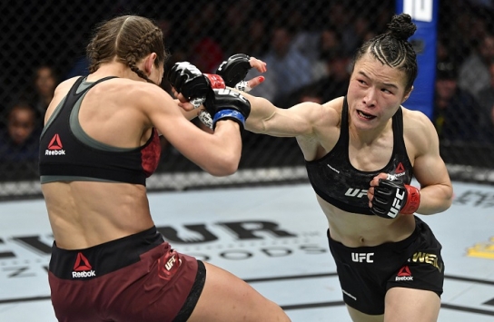 중국인 파이터 장웨일리 UFC 챔피언 벨트 획득