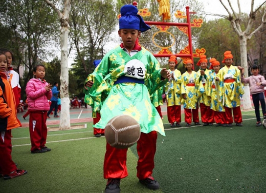 中, 청명절 전통놀이 축국(蹴鞠)