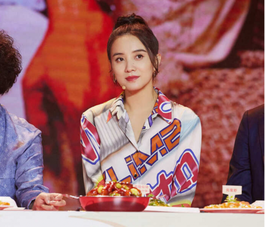 송가(宋佳), 드라마 '소사득(小舍得)' 개봉식에 등장