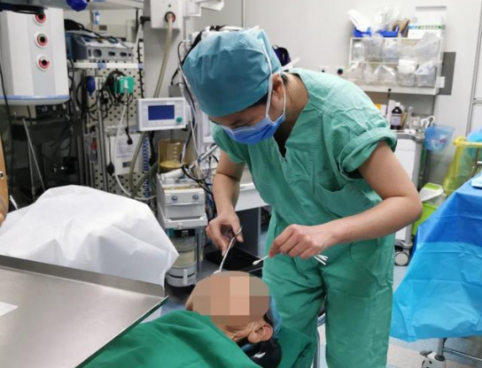 조선족 환자 위해 한국어 배운 의사 선생님