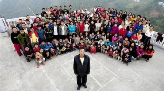 ‘세계 최대 가족’ 주인 별세... 아내 38명, 자손 125명