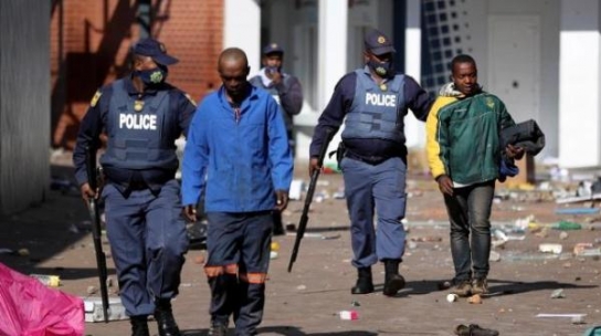 남아프리카 공화국 폭동으로 72명 사망, 1234명 체포