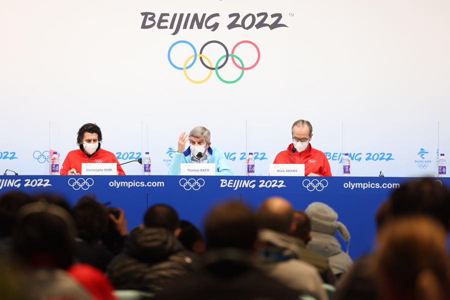 국제올림픽위원회, 중국인민에게 올림픽 트로피 수여