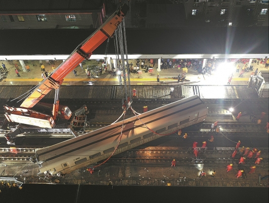 中, D2809호 고속열차 탈선사고 조사