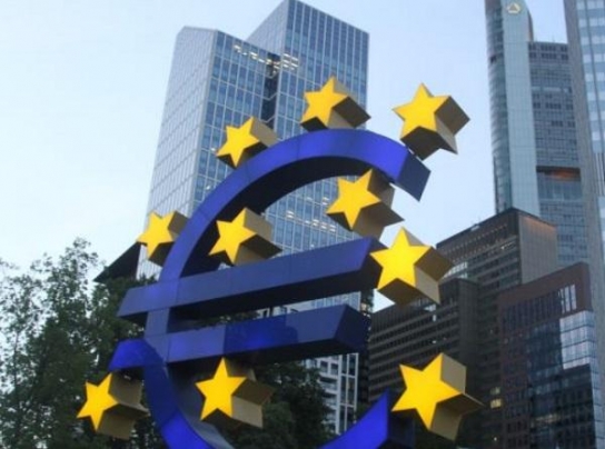 EUR/USD 환율 최저점 기록, 1 EUR = 0.9953 USD