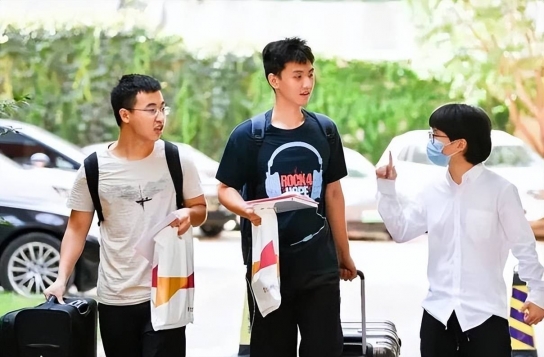 中 상하이, 4년제 대학 등록금  60만 위안…지난해 5명 졸업