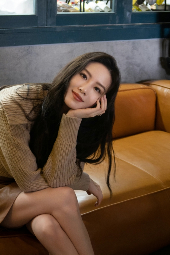 류시시 가을 화보 공개, 달콤한 미소 매력적인 기질