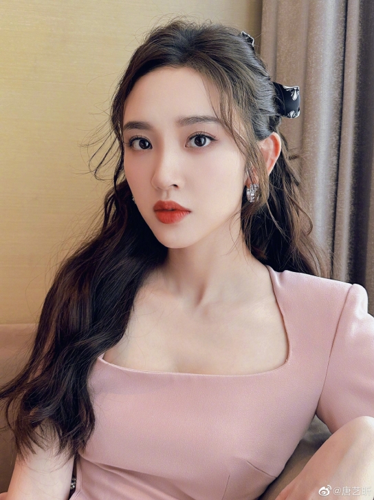 탕예신, 숏컷 대비 스타일 변화 만점