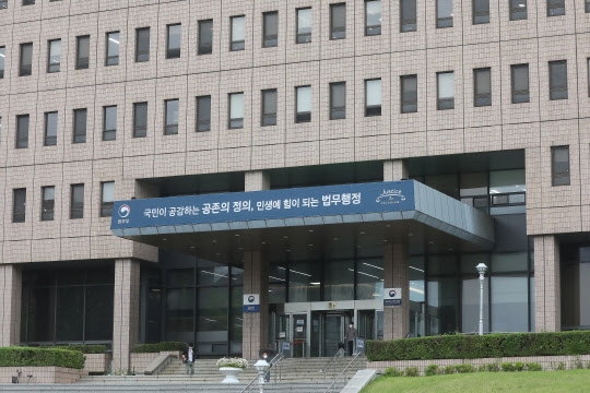 법무부, 불법체류 외국인 정부합동단속 재개