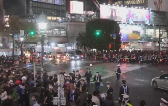 일본 축구팬 수만 명, 시부야 거리에 모여 승리 자축