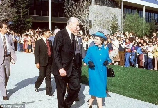 FBI “英 여왕, 1983년 방미 때 암살 위협 받은적 있어”