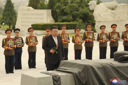 김정은, 중국인민지원군 열사릉 참배