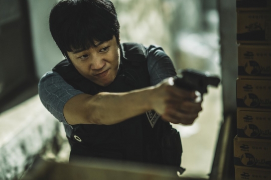 '독전 2' 정준원, 짧지만 강렬하다...숨 막히는 총격전 열연