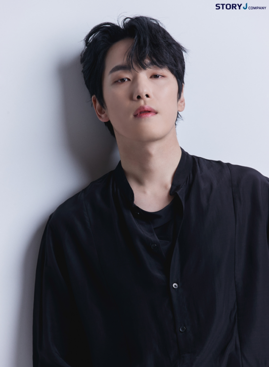 ‘믿보배’ 김정현, 영화 ‘비밀’ 개봉 앞두고 새 프로필 공개