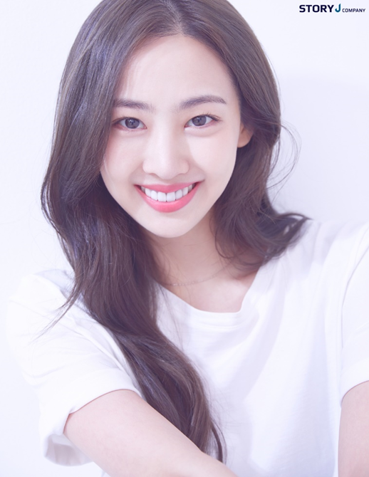 배우 김다솜이 드라마 '살롱 드 홈즈'에 캐스팅