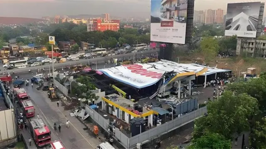 인도, 강풍에 거대 광고판 쓰러져 14명 사망