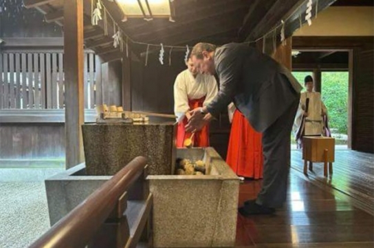 주일 우크라이나 대사, 야스쿠니신사 참배...中 네티즌 분노 촉발