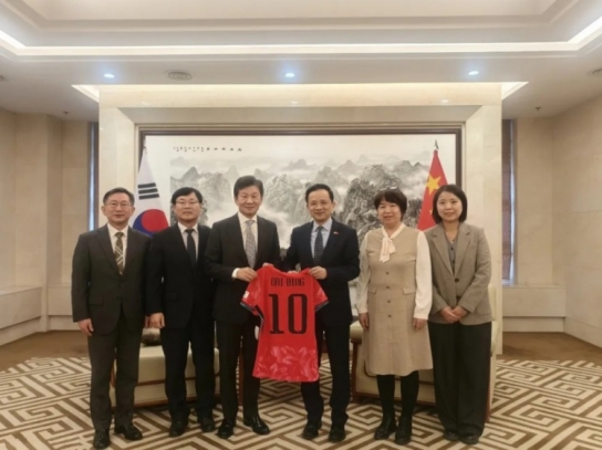 한중 축구 외교, 새 시대 열리나?